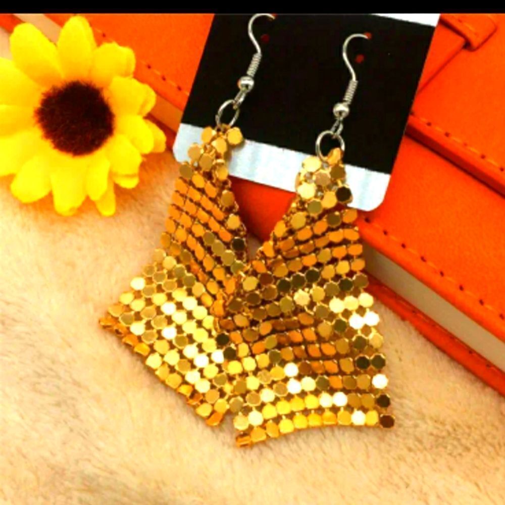 New A NIGHT OUT earrings